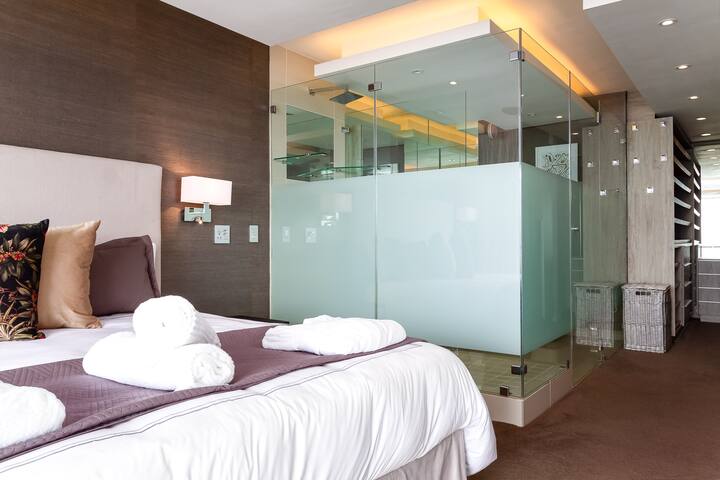 2 Bedroom WatersEdge Apt – Inverter – shared pool gallery image 5