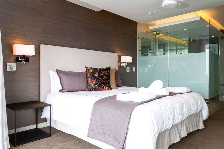 2 Bedroom WatersEdge Apt – Inverter – shared pool gallery image 3