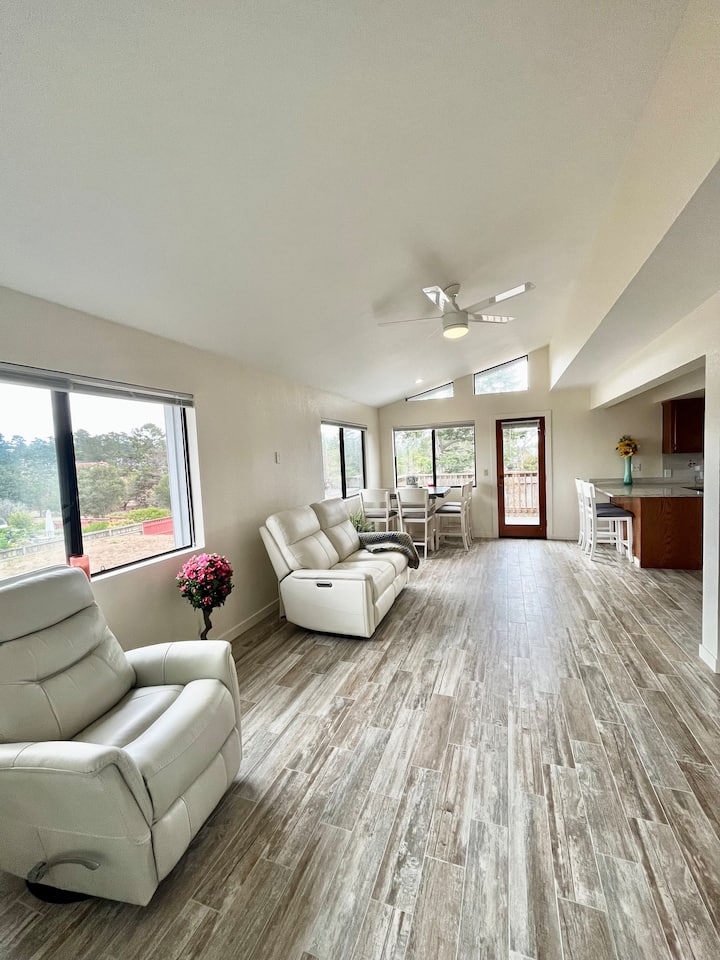Quiet Beautiful Cottage With Wide Open Spaces. - Cambria, CA