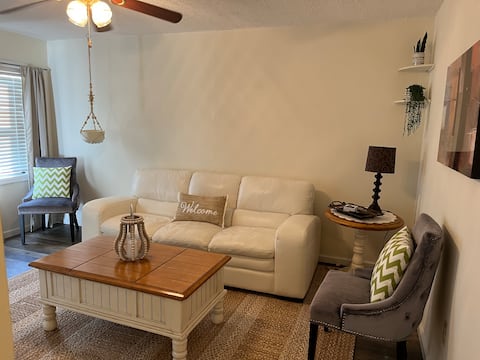 Lovely Kanawha River Retreat