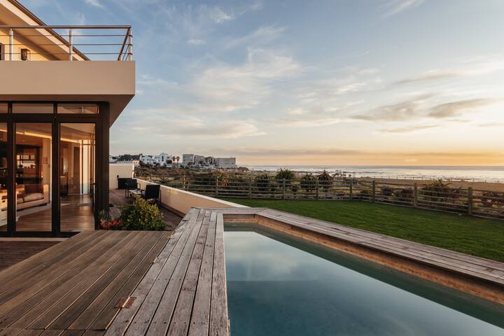 Large 4 bed villa on the beach with pool and sauna gallery image 3