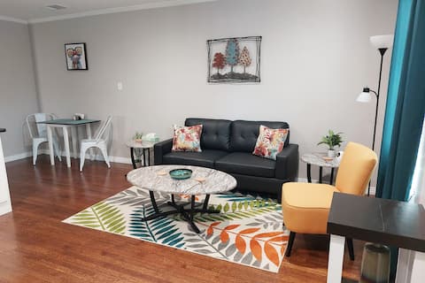 Top Airbnb: Bishop Arts Treasure-West Side of Duplex. in Bishop Arts District