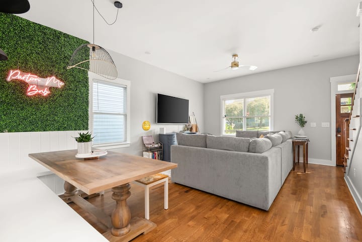 Hot Tub • Karaoke Loft •  3br/2.5ba • Free Parking - Nashville, TN