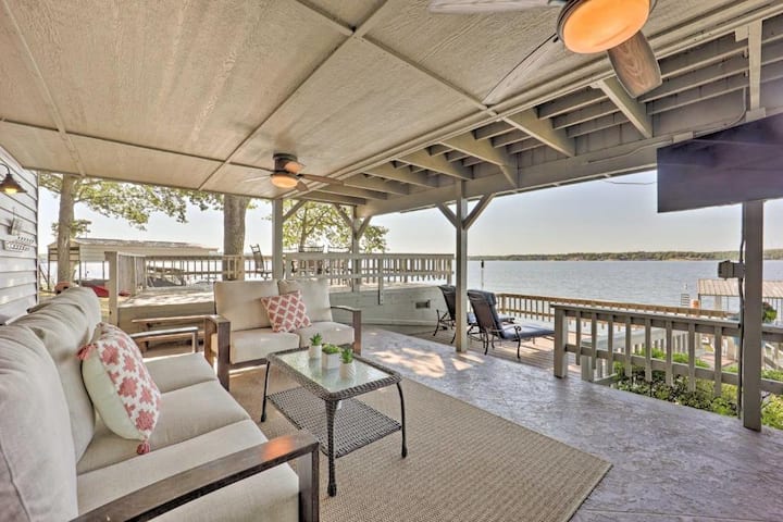 So Grand Lakefront HotTub Dock Boat Slip Game Room