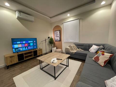 Floor Apartment with private garage entrance 8