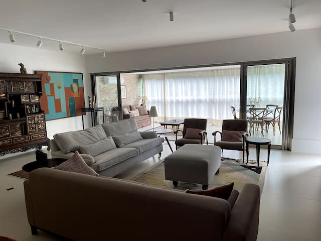 Apartamento no melhor ponto da praia do Leblon