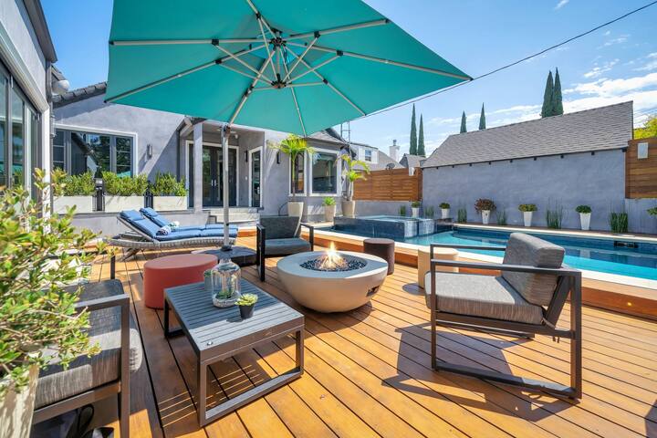 Luxury Home, Heated Pool, BBQ, Patio & Workspace gallery image 2