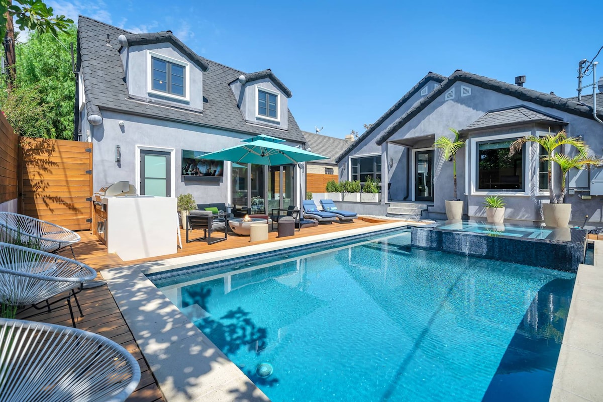 Luxury Home, Heated Pool, BBQ, Patio & Workspace - Houses for Rent in ...