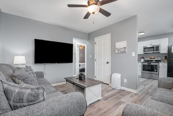2 Bed, Newly Remodeled Hideaway In Trenton, Ohio - Hamilton, OH