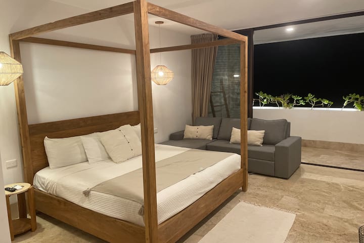 سرير بحجم كبير بتصميم وجودة رائعين