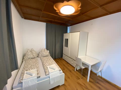 Leistungsstarkes Airbnb: Schönes Bergblick Studio Apartment! in Innsbruck