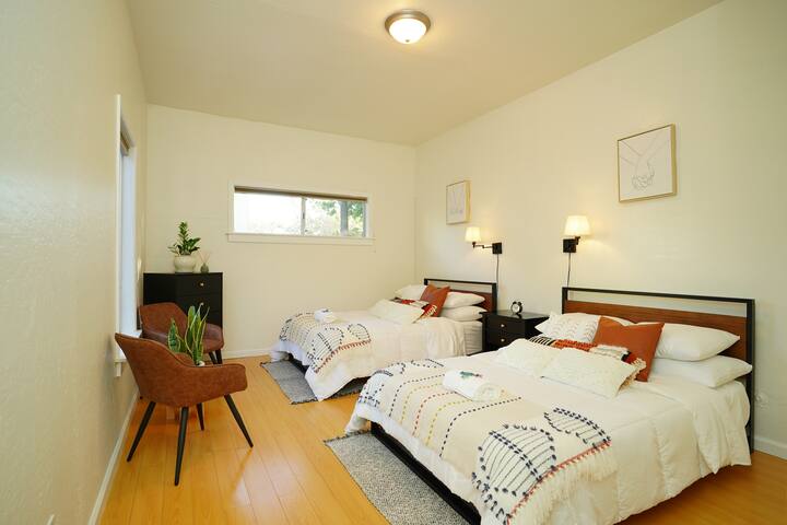 Spacious Victorian 5-M -Train, Convention&Downtown gallery image 5