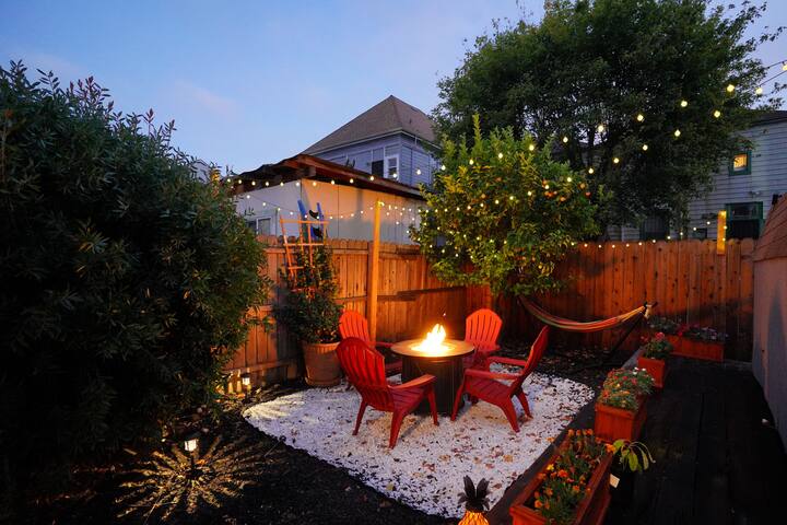 Spacious Victorian 5-M -Train, Convention&Downtown gallery image 2