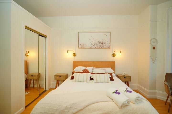 Spacious Victorian 5-M -Train, Convention&Downtown gallery image 4