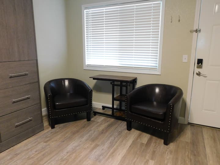 Renovated Studio Unit 2 Near Msu - East Lansing, MI