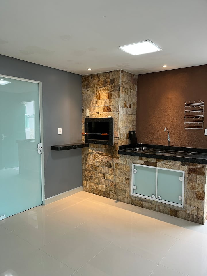 Sobrado Agradável Com Piscina. Vila Germânica 11km - Blumenau