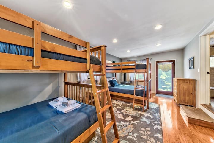 Each bunk bed has a single trussle (rollout) bed underneath it.