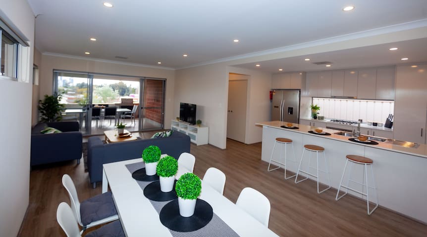 Stylish House+City Views+Crown Perth+Optus Stadium