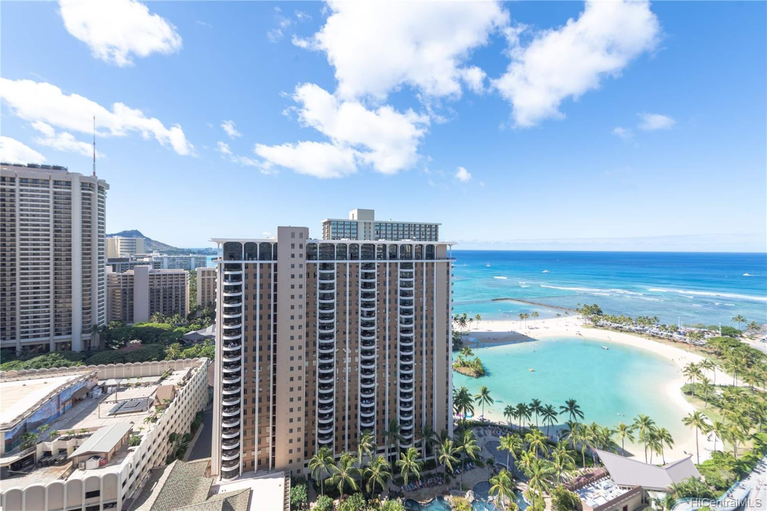 Condo in Honolulu · ★4.83 · 1 bedroom · 3 beds · 1 bath - Image 8