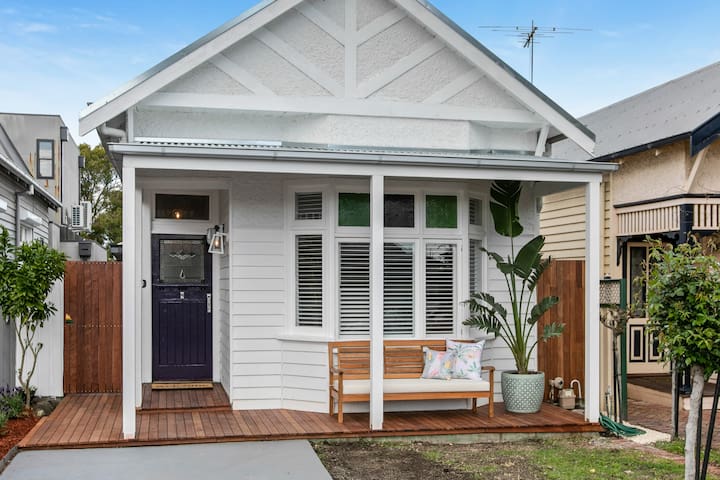 Maggie House: Yarraville central , 6km to CBD. gallery image 2