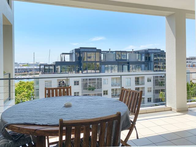 Sunny and spacious at the V&A Marina gallery image 3