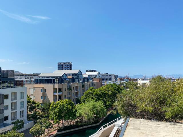 Sunny and spacious at the V&A Marina gallery image 4