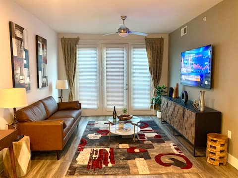 Insta-worthy 1-BR Luxury Gem at Legacy West