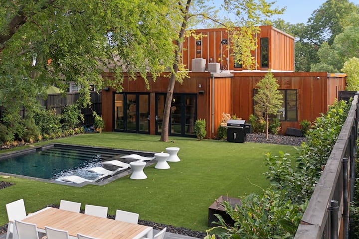 Stunning Lower Greenville Modern Villa gallery image 4