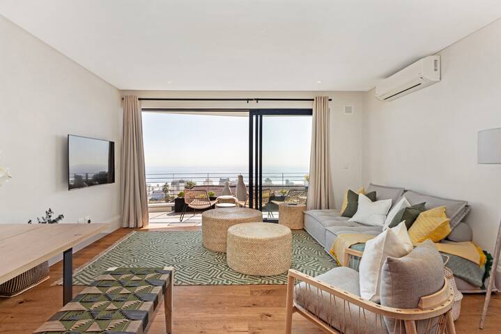 Luxury Sea Point Pad with Ocean Balcony Views gallery image 2