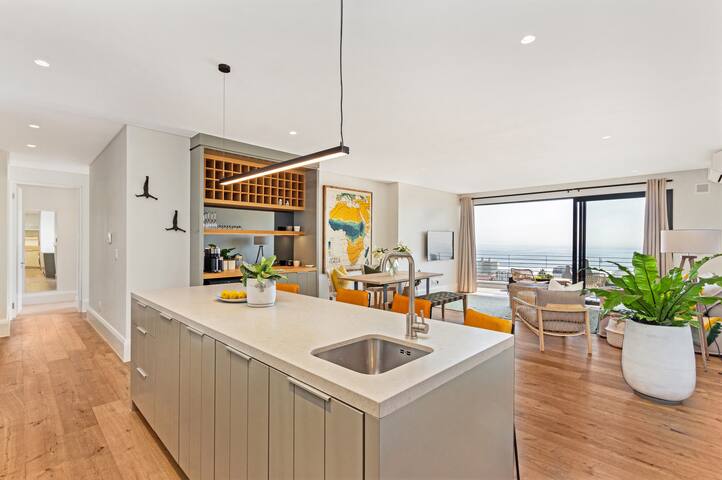 Luxury Sea Point Pad with Ocean Balcony Views