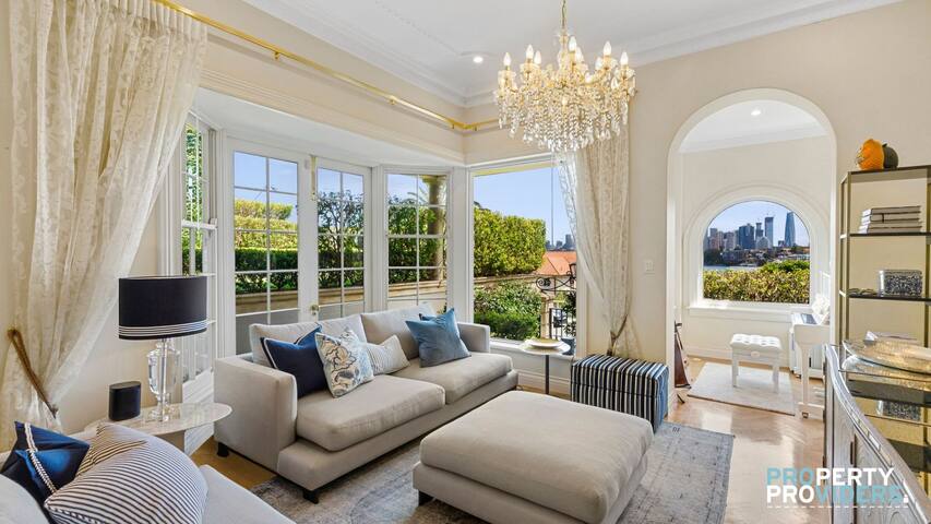 Luxury European 4 Bedroom Home w/ Harbour Views