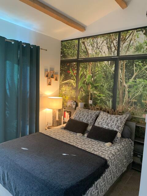 independent room near airport /private bathroom