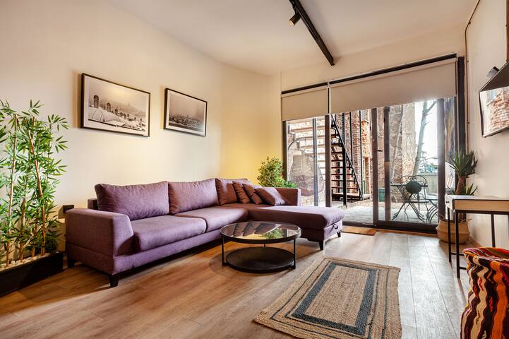 Newly Renovated 2BR/1BA Flat Terrace AC Galata