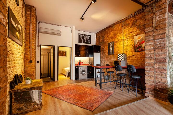 Newly Renovated 2BR/1BA Flat Terrace AC Galata gallery image 5