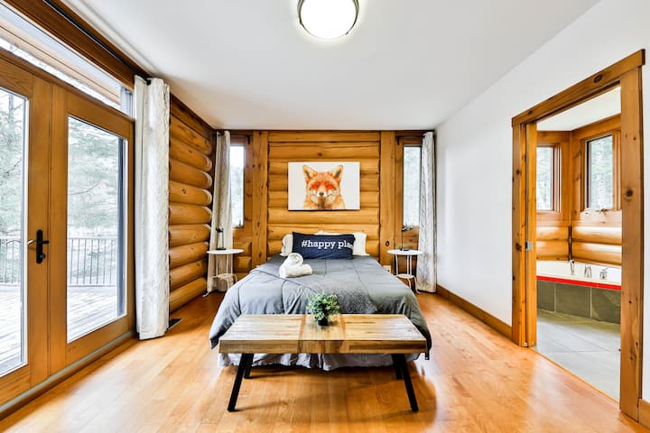 Спална соба на приземје со споена бања