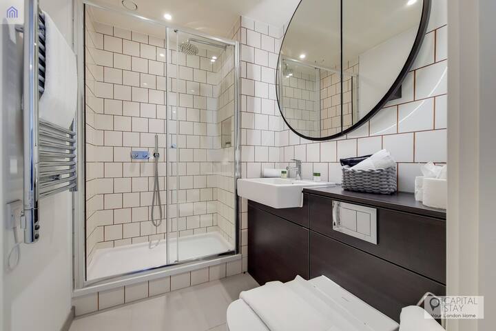 Luxury Three bed Apartment by London ExCeL gallery image 3