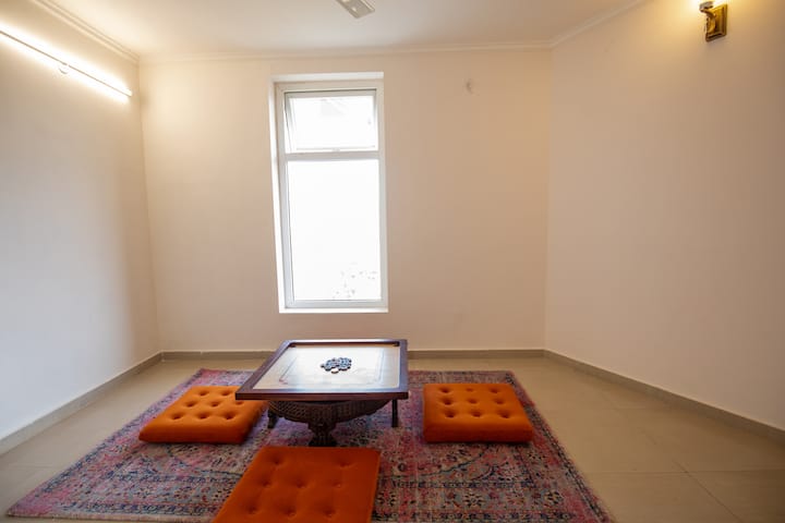 Lazy Fox Hideout - Panoramic View Cottage - Dehradun