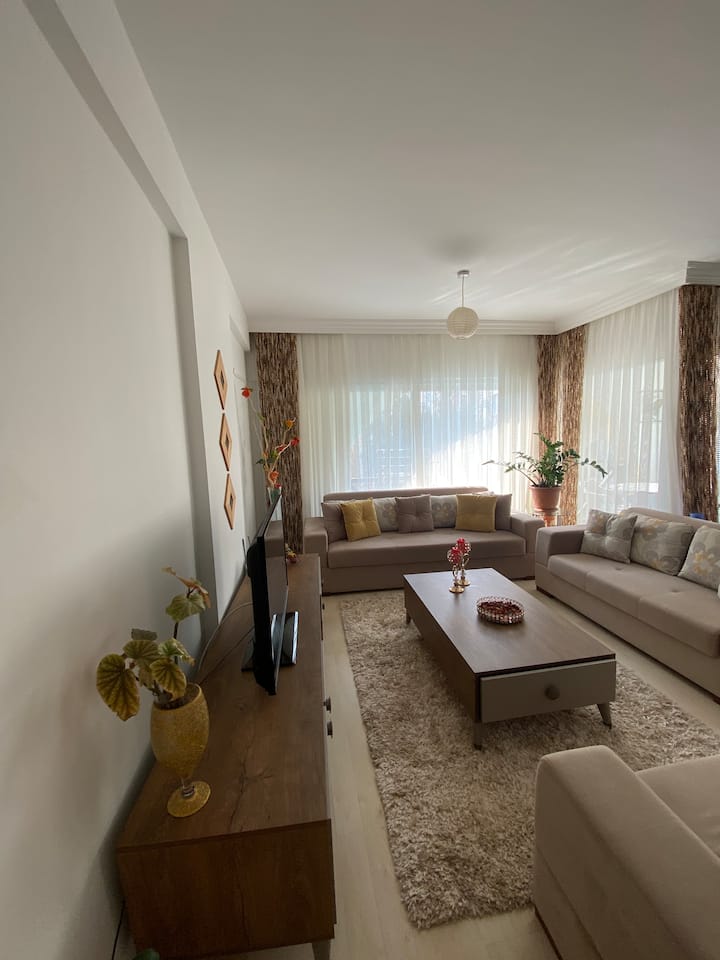 Girne’nin Merkezinde öZel Güvenlikli Havuzlu Site - Girne