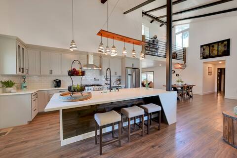 Rustic Modern Retreat W/Pool & Game Room W/Arcade