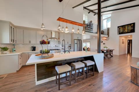 Rustic Modern Retreat W/Pool & Game Room W/Arcade
