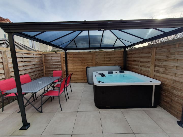 Maison Avec Balnéo, Jacuzzi Et Terrasse - Moulins