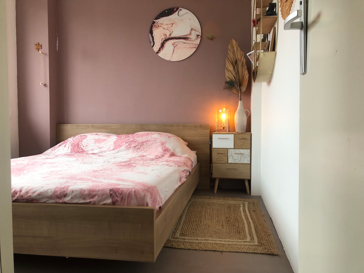 Dhomë gjumi kryesore me krevat dopio