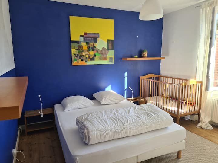 soba s krevetom 160*190 ili 2 kreveta 80*190, okrenuta prema jugu, 1. kat.