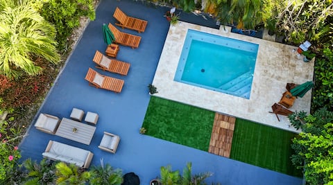 Entire Bachfront Villa - Luxe Pool - Sleeps 12