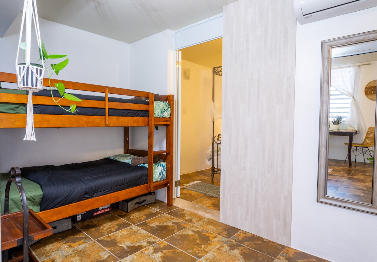 1er piso Apartamento C litera - *Máximo de 125 libras sobre la litera superior *