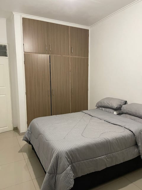 Private Room in a quiet home 5 mins from CBD