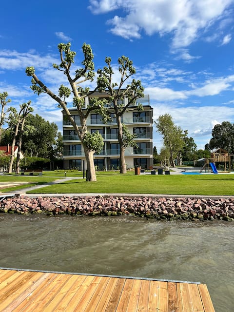 Direct waterfront premium apartment