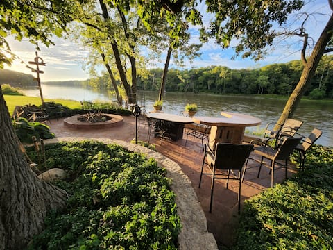 River unique cozy 2 BRs, 4 adult twin bunks in LR