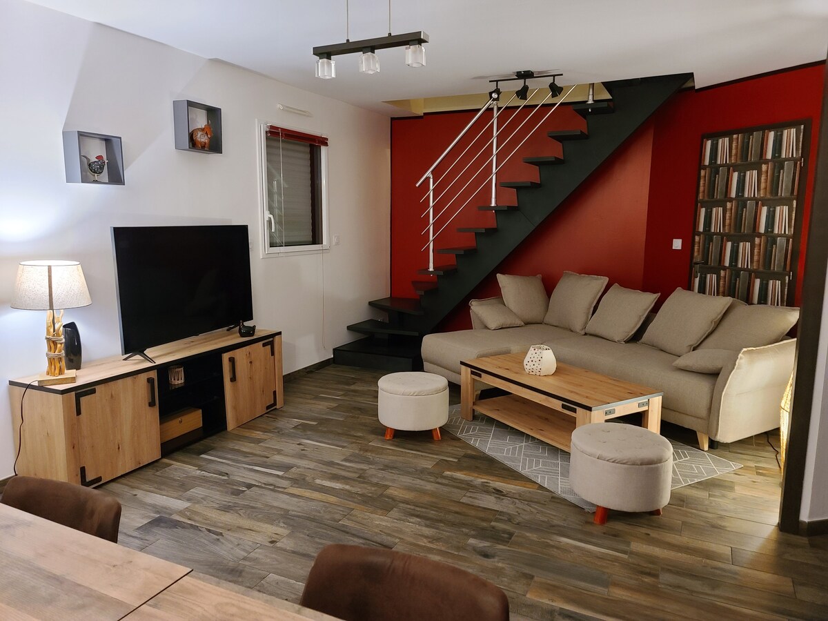 Top Airbnb: Family home, walking distance to the beach, close to St MALO in Saint Coulomb