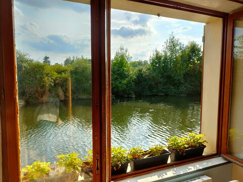Quiet riverside house for 2 to 10 people